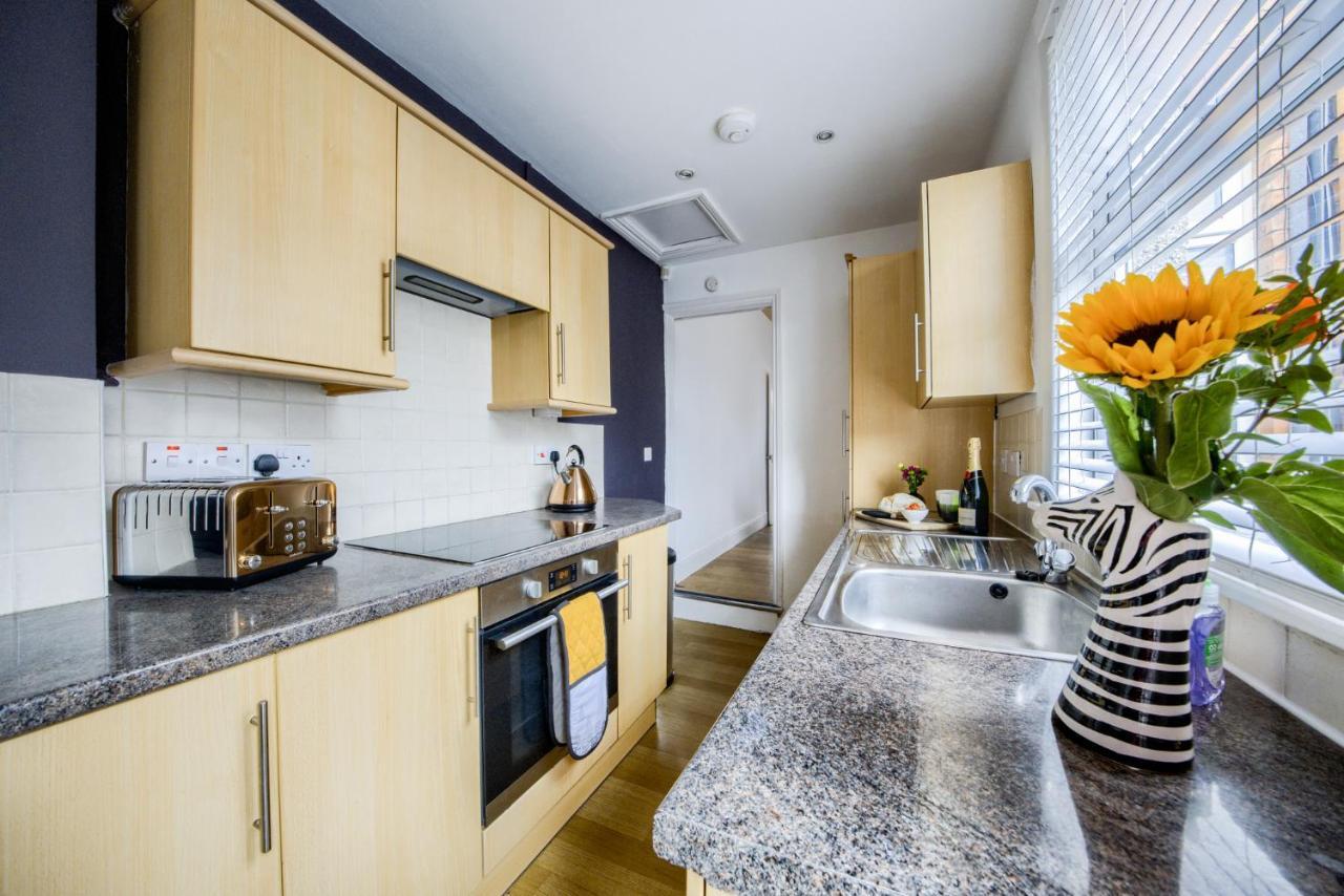 Coventry Fashionable House, City Centre, Free Parking, Sleeps 4, By Empower Homes Zewnętrze zdjęcie